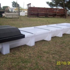 Bebedero de 0,83 m x 4 m c/cubre flotante